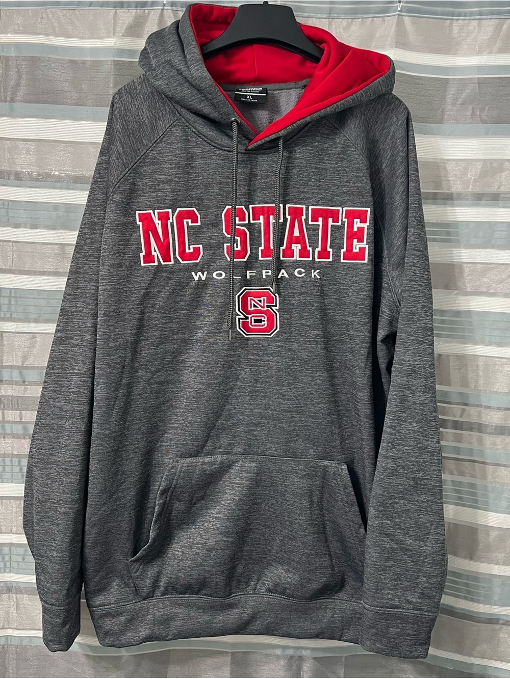 Colosseum NC State Wolfpack Gray Pullover Sweatshirt Hoodie